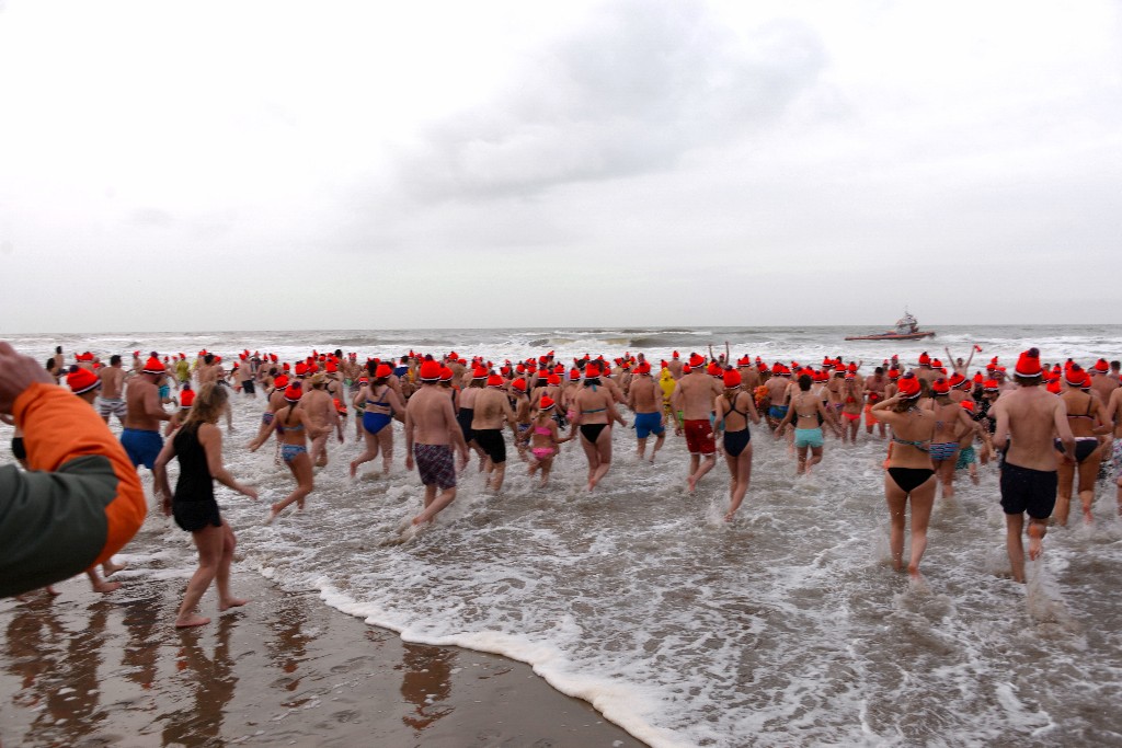 ../Images/Nieuwjaarsduik Nederzandt 2018 053.jpg